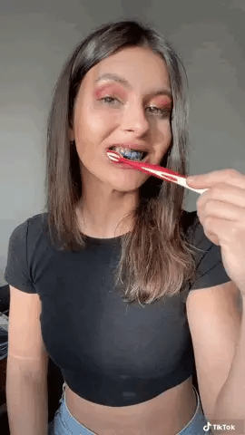 Ooit gehoord van zilvershampoo? Hier is hoe het werkt: